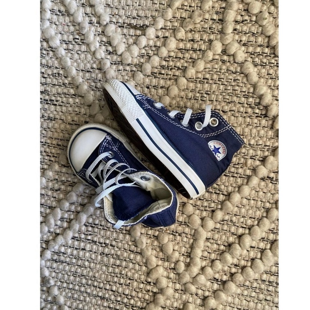 Navy‎ Converse high top size 4